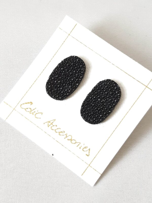 Oval earrings in ray with studs black