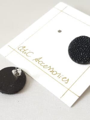 Round earrings in ray with studs black
