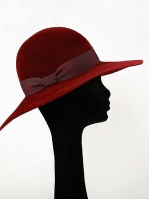Classic hat in wine red