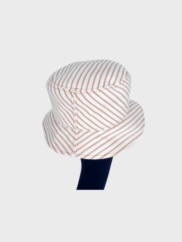 Bucket hat with rust brown stripes