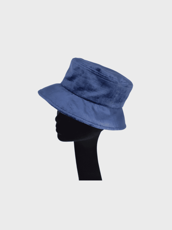 Bucket hat in blue silk velvet