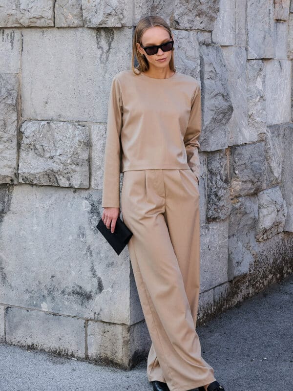 Wide-leg tailored trousers