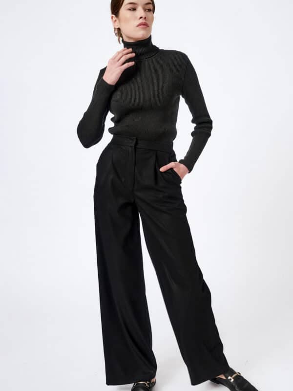Wide-leg tailored trousers