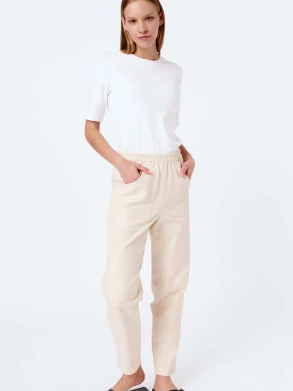 Front detail long trousers