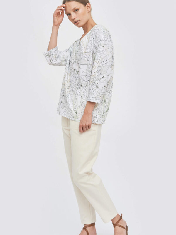 V-neck 3/4 sleeve blouse