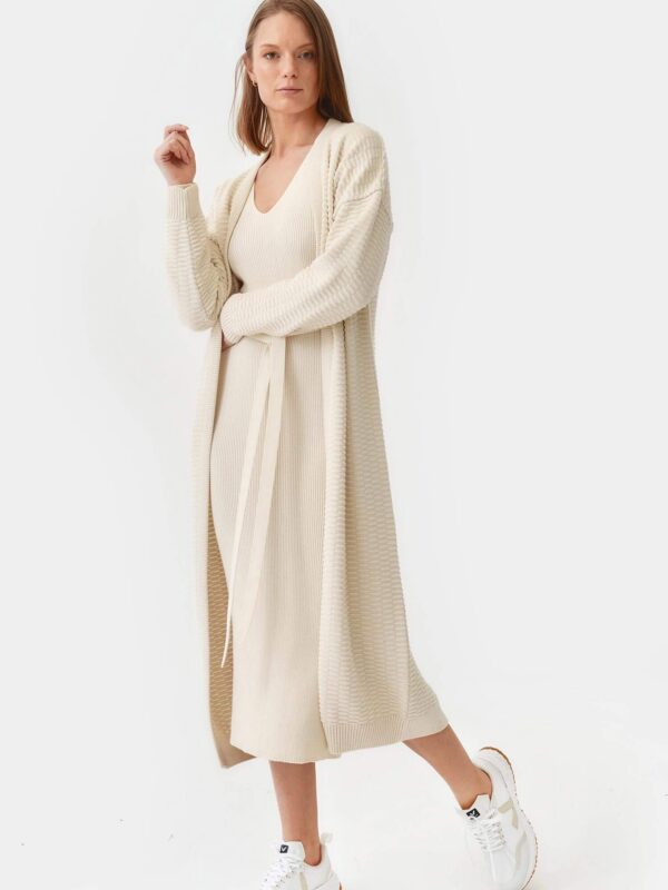 Knitted relief long cardigan